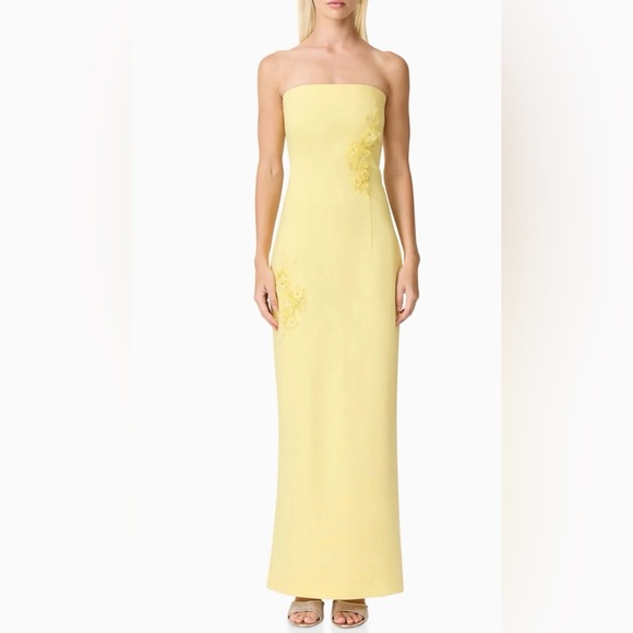 Elliatt Dresses & Skirts - Elliatt NEW “Evee” Maxi Fitted Strapless 3D Floral Dress Yellow Size Medium